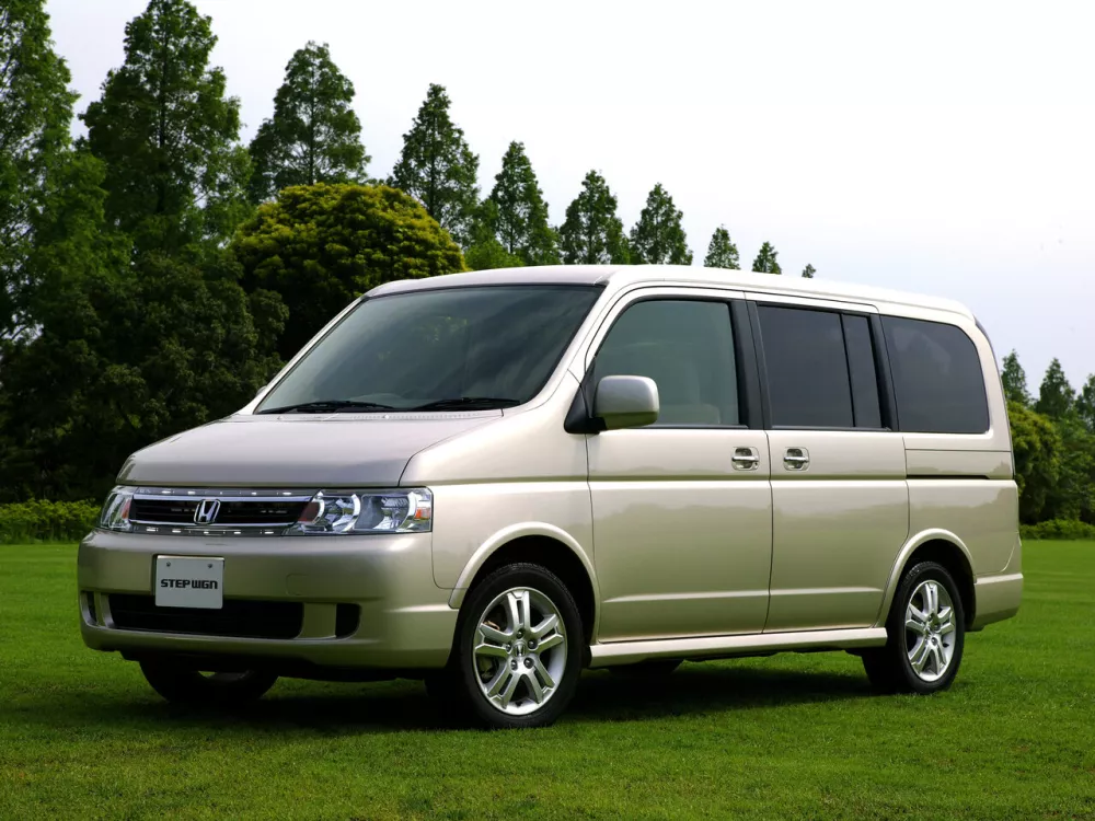 Автомобиль Honda Stepwgn II Рестайлинг Минивэн Spada