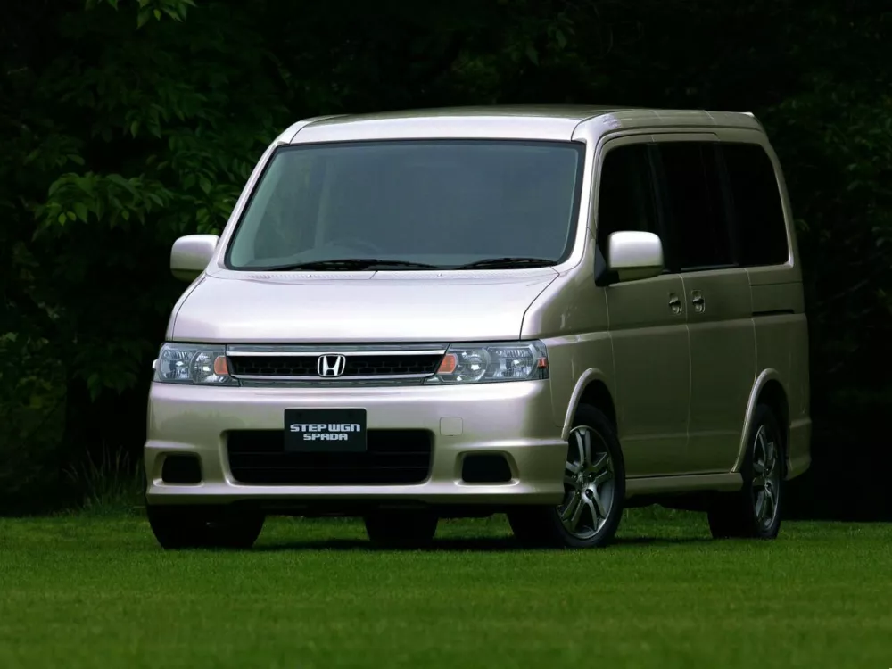Автомобиль Honda Stepwgn II Рестайлинг Минивэн Spada