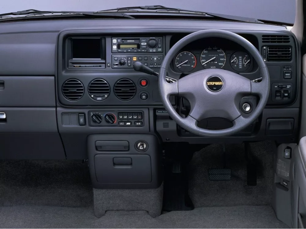 Автомобиль Honda Stepwgn I Минивэн
