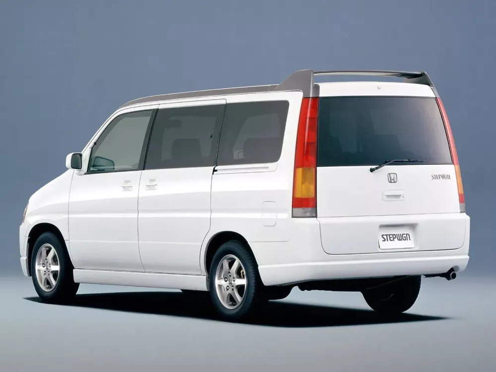 Автомобиль Honda Stepwgn I Рестайлинг Минивэн