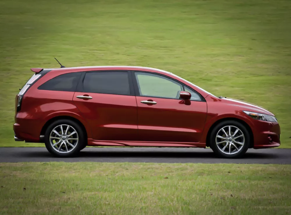 Автомобиль Honda Stream II Рестайлинг Компактвэн