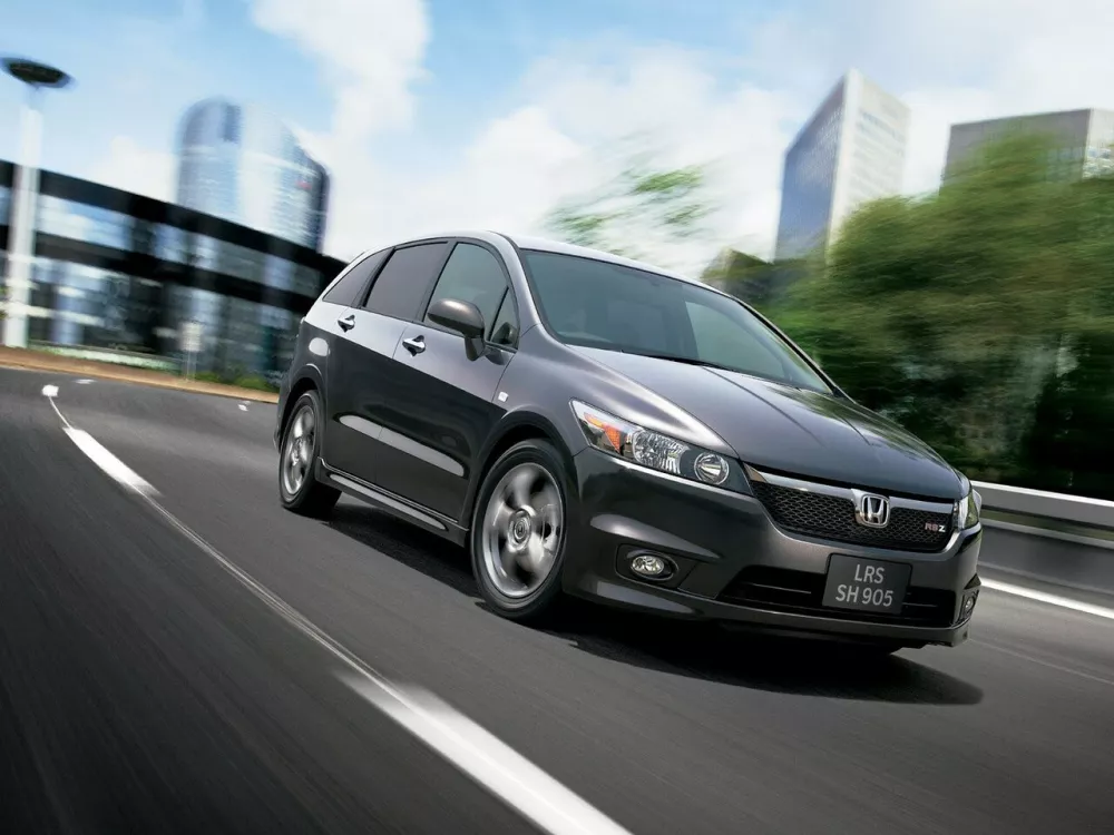 Автомобиль Honda Stream II Компактвэн