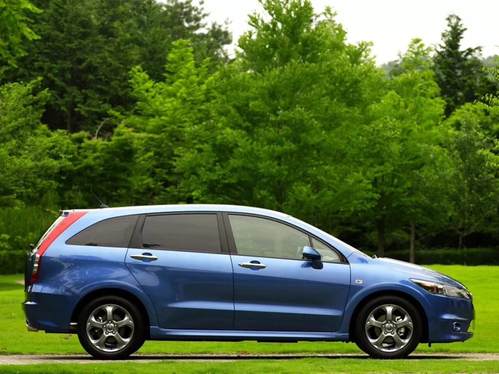 Автомобиль Honda Stream II Компактвэн