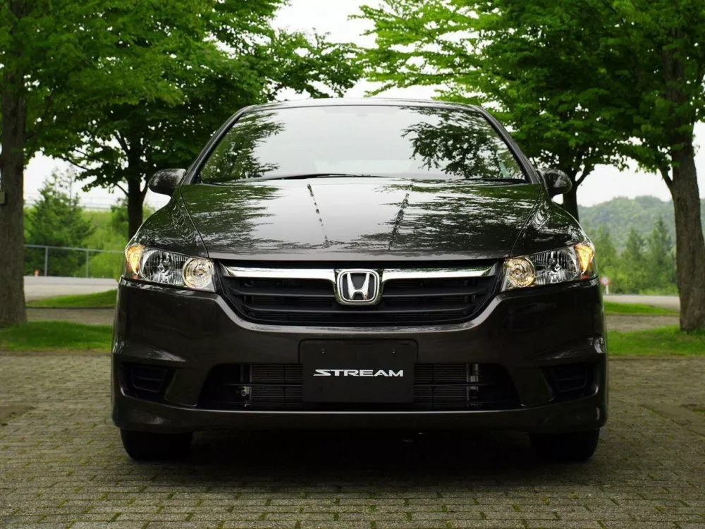 Автомобиль Honda Stream II Компактвэн