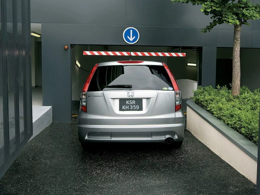 Автомобиль Honda Stream II Компактвэн