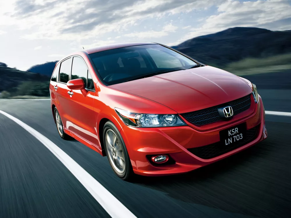 Автомобиль Honda Stream II Рестайлинг Компактвэн