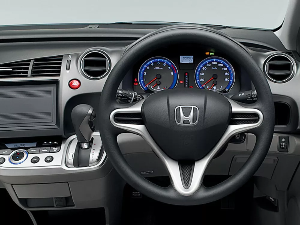 Автомобиль Honda Stream II Рестайлинг Компактвэн