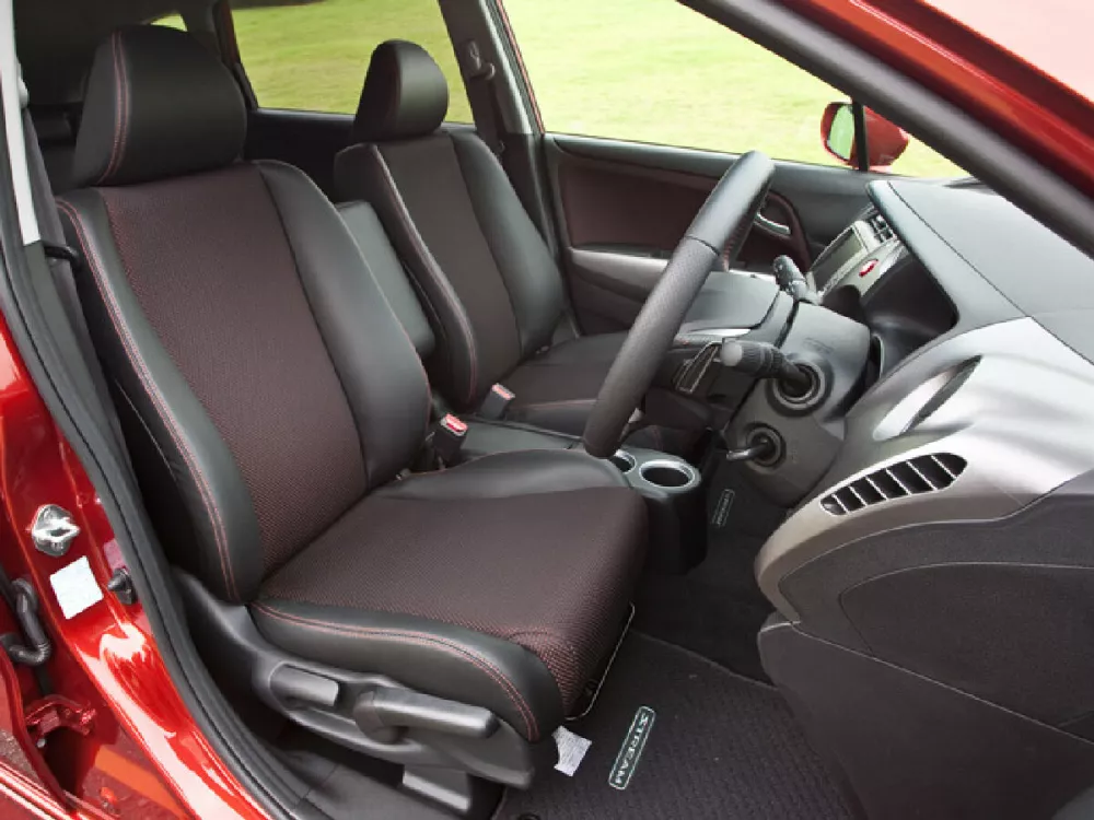 Автомобиль Honda Stream II Рестайлинг Компактвэн