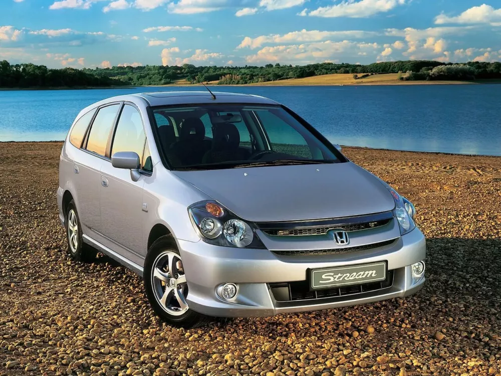 Автомобиль Honda Stream I Рестайлинг Компактвэн