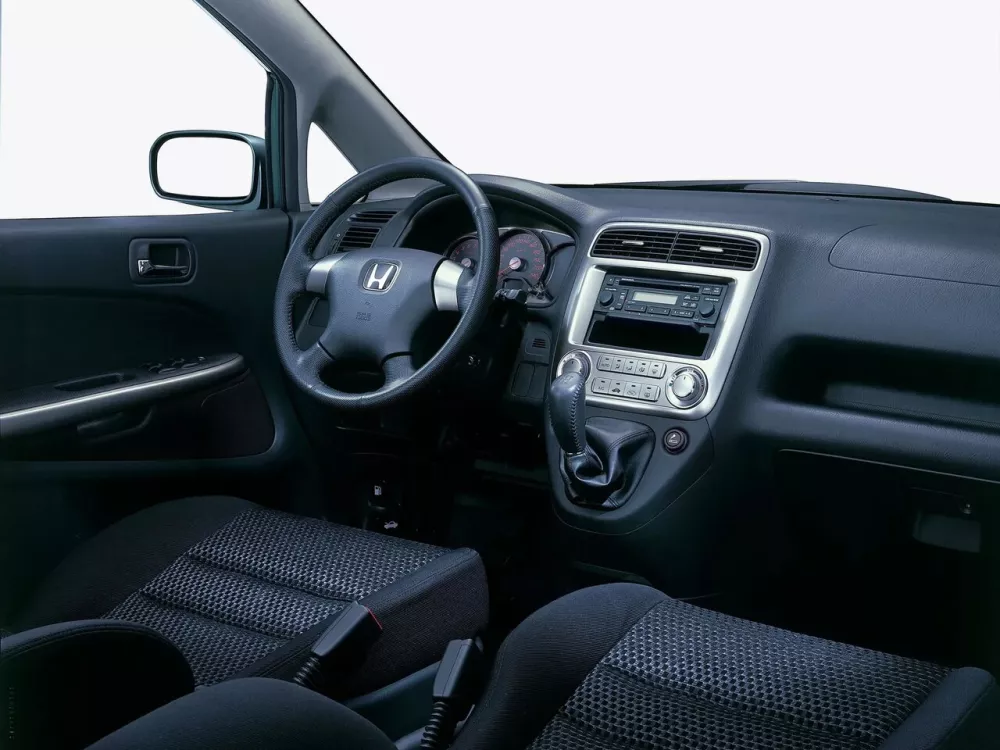 Автомобиль Honda Stream I Рестайлинг Компактвэн