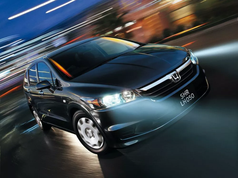 Автомобиль Honda Stream II Компактвэн