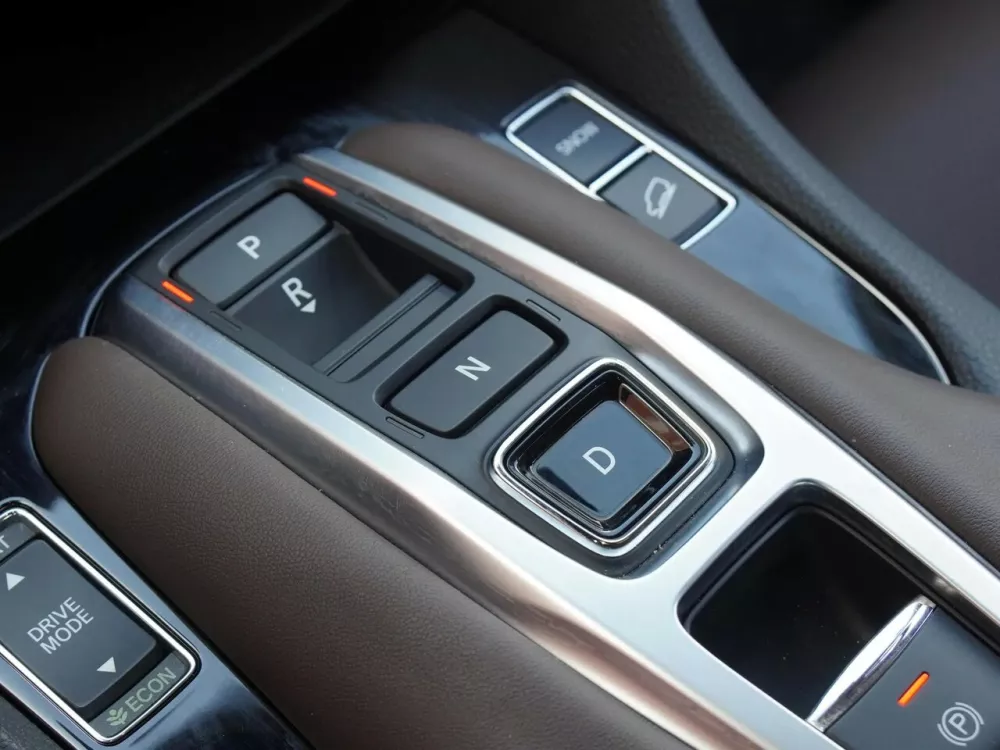 Автомобиль Honda UR-V I Рестайлинг 2 Внедорожник (5 дверей)