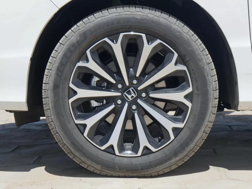 Автомобиль Honda UR-V I Рестайлинг 2 Внедорожник (5 дверей)