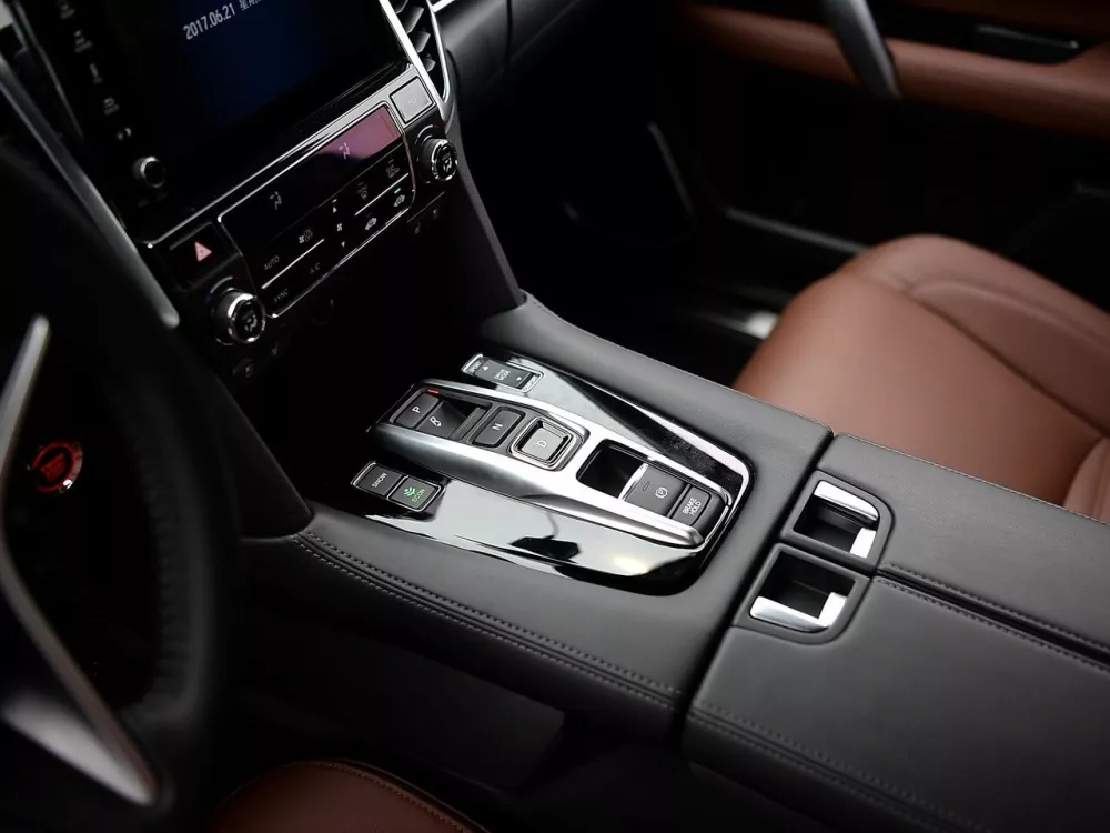 Автомобиль Honda UR-V I Внедорожник (5 дверей)
