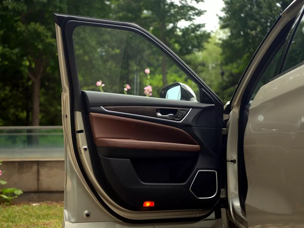 Автомобиль Honda UR-V I Внедорожник (5 дверей)