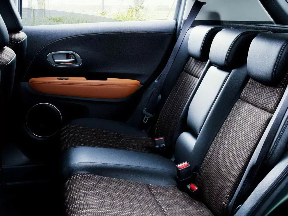 Автомобиль Honda Vezel I Внедорожник (5 дверей)