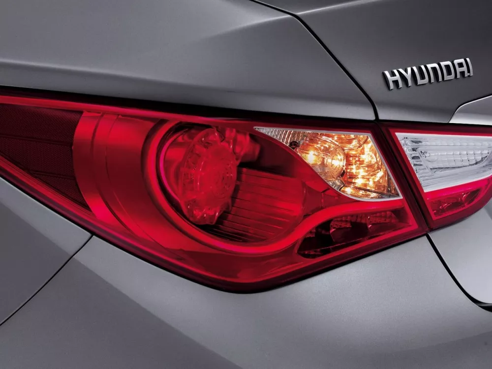 Автомобиль Hyundai Sonata VI (YF) Седан