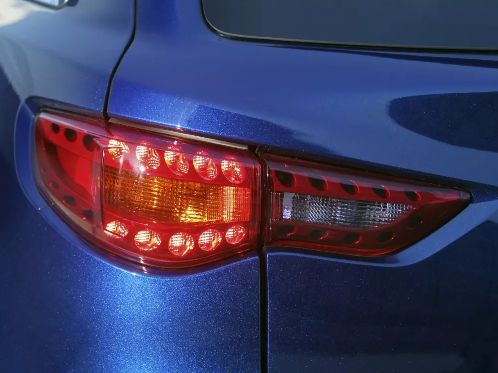 Автомобиль Infiniti FX II (S51) Рестайлинг Внедорожник (5 дверей)