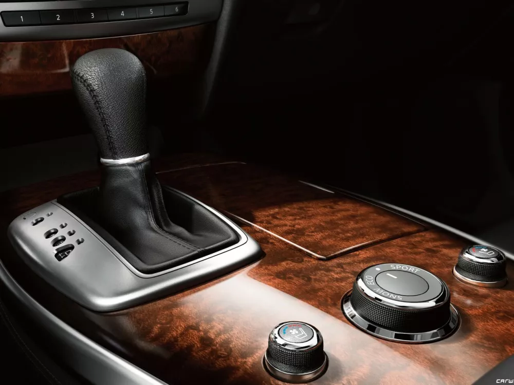 Автомобиль Infiniti JX Внедорожник (5 дверей)