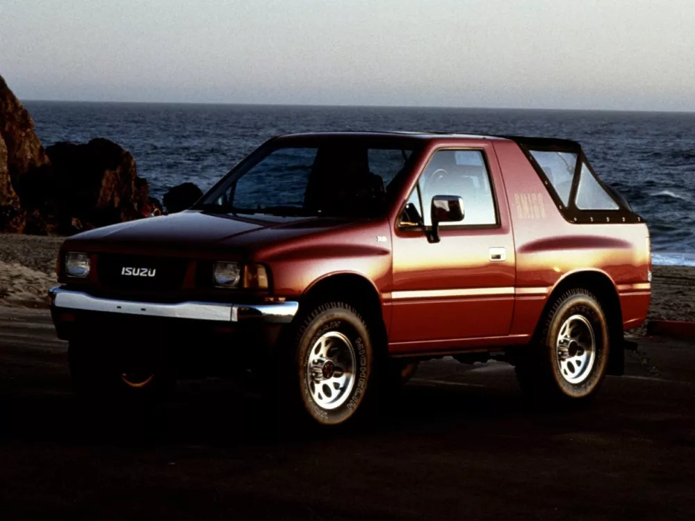 Автомобиль Isuzu Amigo I Внедорожник открытый