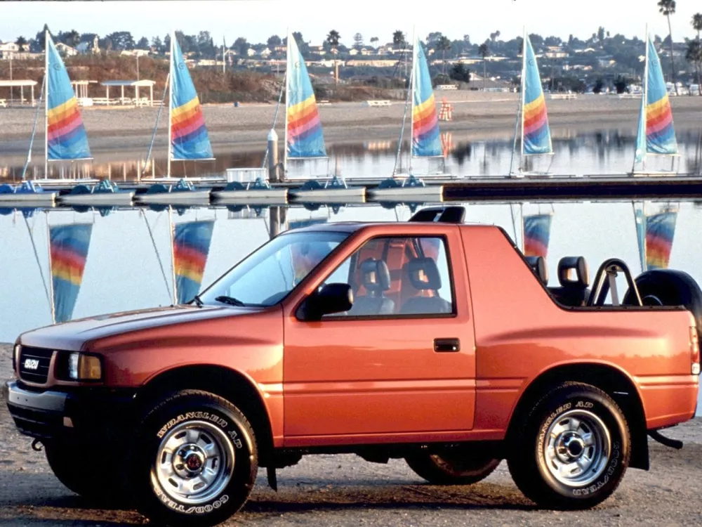 Автомобиль Isuzu Amigo I Внедорожник открытый