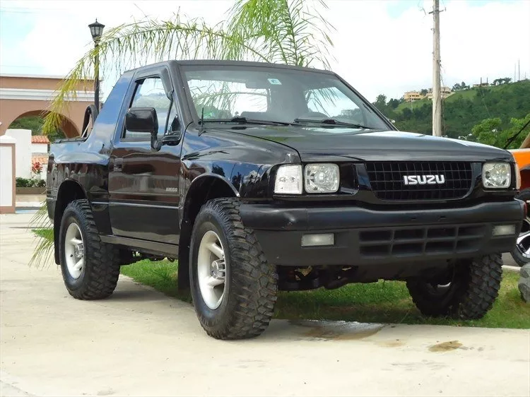 Автомобиль Isuzu Amigo I Внедорожник открытый
