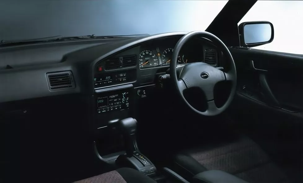 Автомобиль Isuzu Aska II Седан