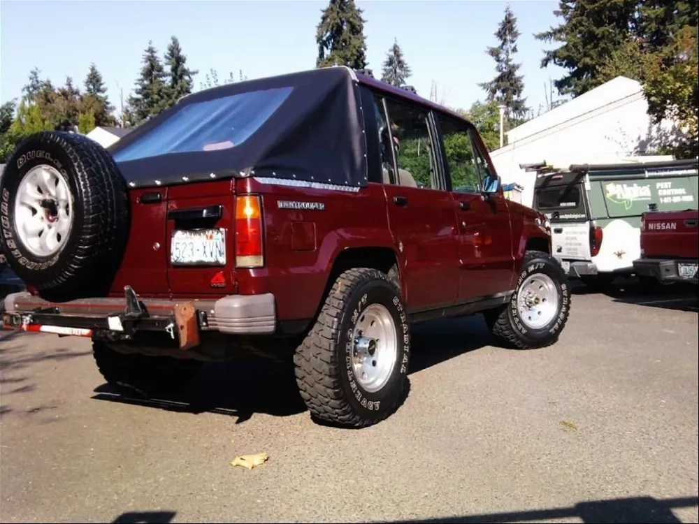 Автомобиль Isuzu Bighorn I Внедорожник открытый LWB