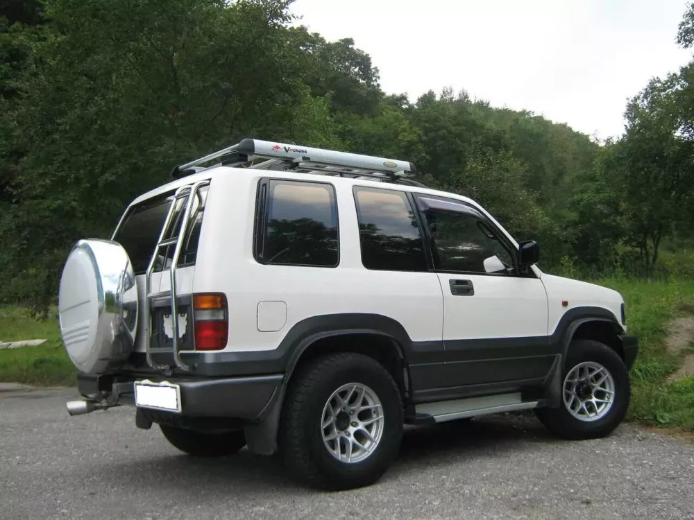 Автомобиль Isuzu Bighorn II Внедорожник (3 двери)