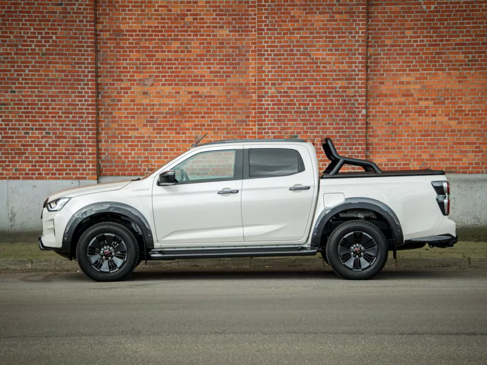 Автомобиль Isuzu D-Max III Пикап Двойная кабина