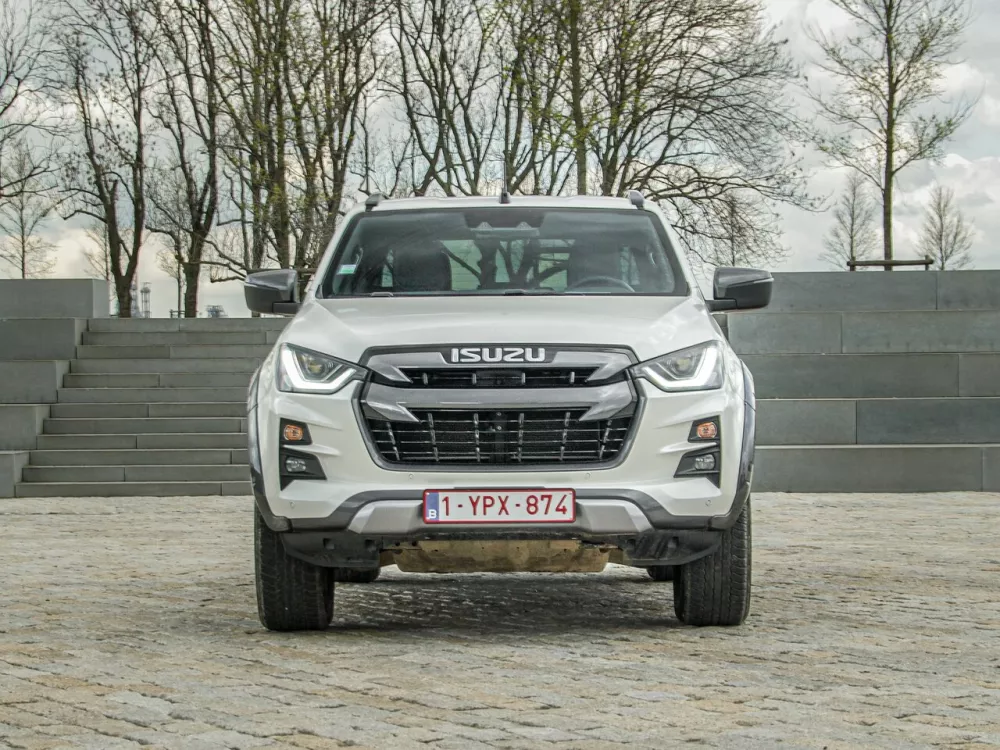 Автомобиль Isuzu D-Max III Пикап Двойная кабина