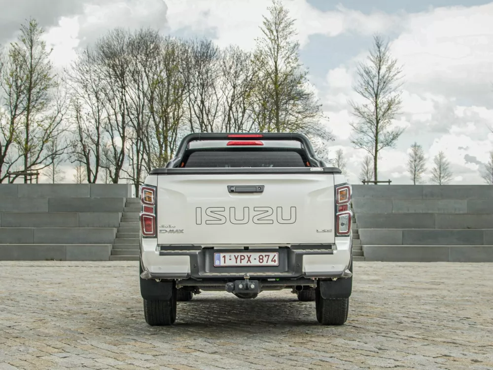 Автомобиль Isuzu D-Max III Пикап Двойная кабина