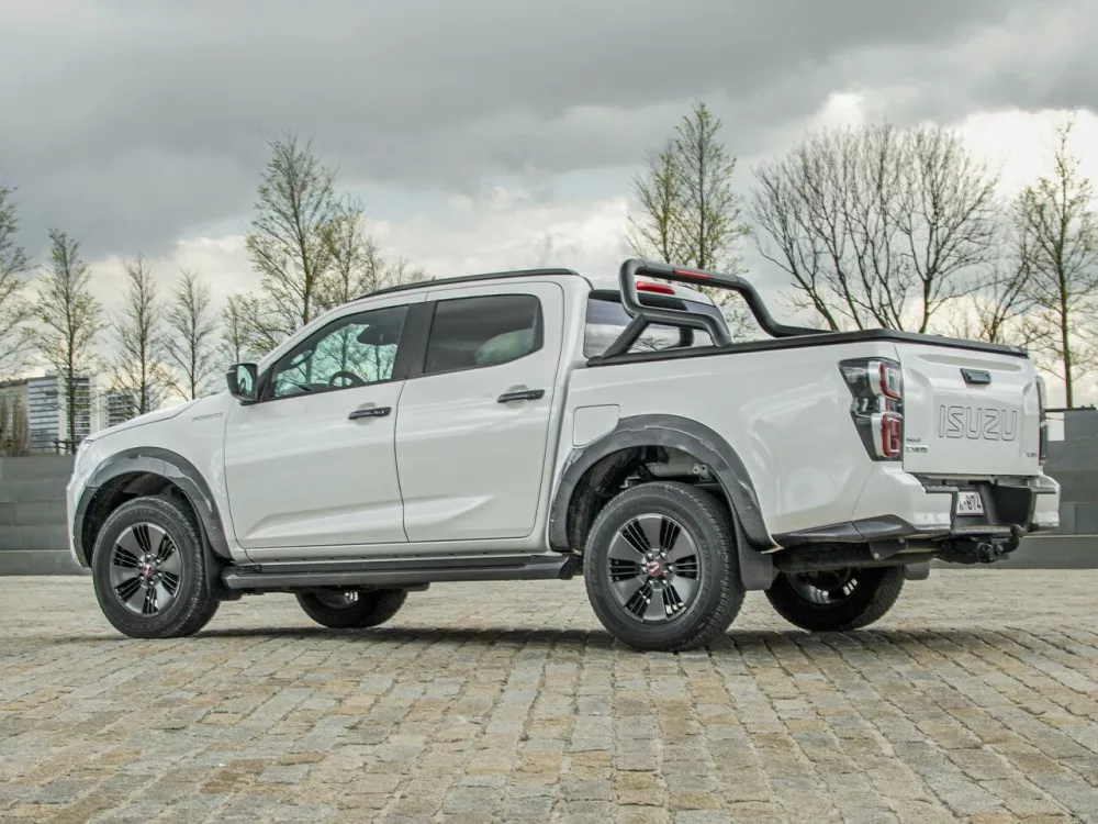 Автомобиль Isuzu D-Max III Пикап Двойная кабина