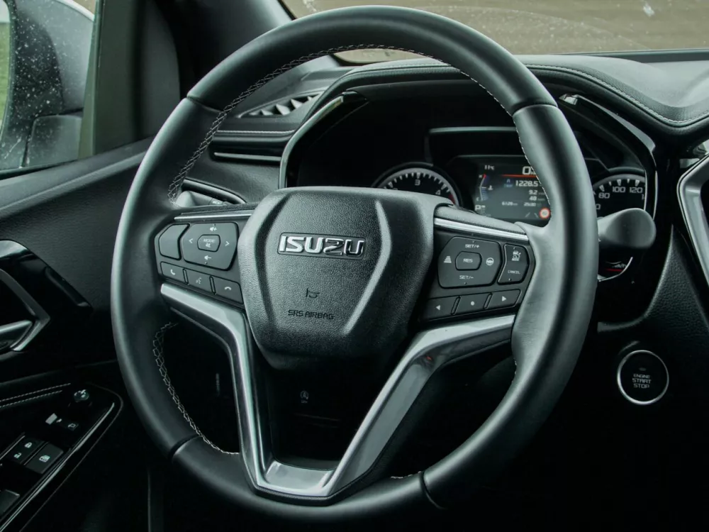 Автомобиль Isuzu D-Max III Пикап Двойная кабина