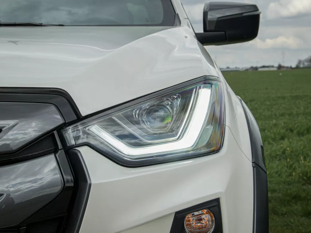 Автомобиль Isuzu D-Max III Пикап Двойная кабина