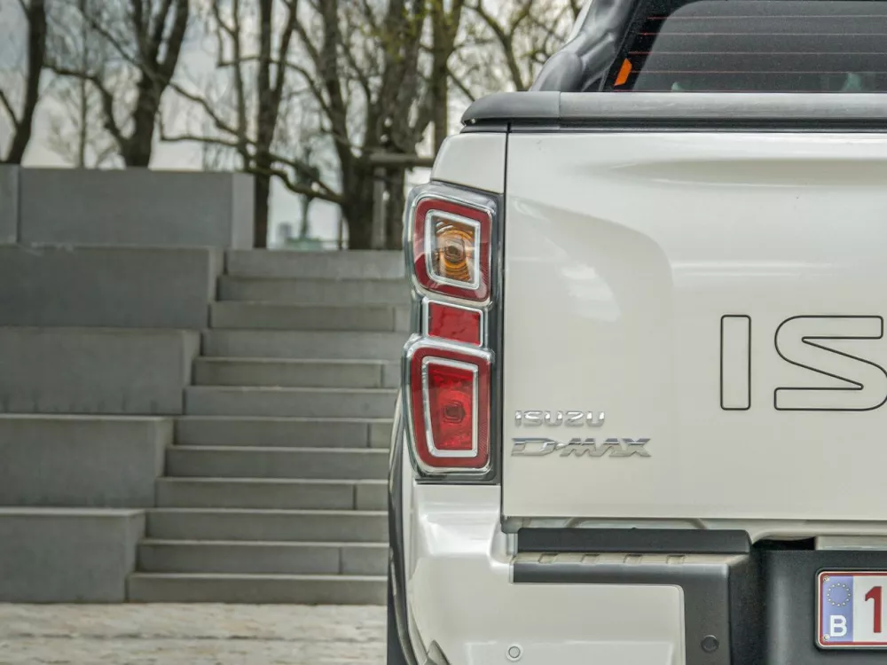 Автомобиль Isuzu D-Max III Пикап Двойная кабина