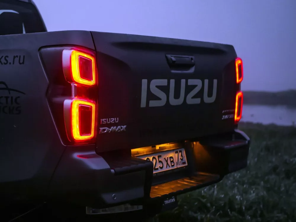 Автомобиль Isuzu D-Max III Пикап Двойная кабина Arctic Trucks