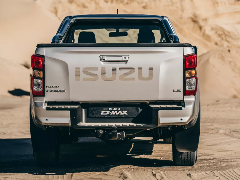Автомобиль Isuzu D-Max III Пикап Полуторная кабина
