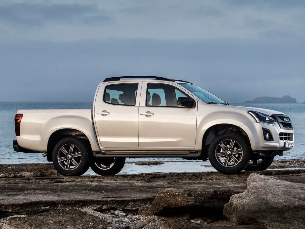 Автомобиль Isuzu D-Max II Рестайлинг Пикап Двойная кабина