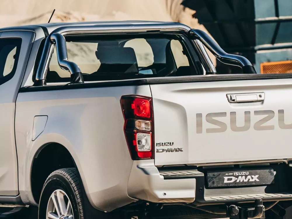 Автомобиль Isuzu D-Max III Пикап Полуторная кабина