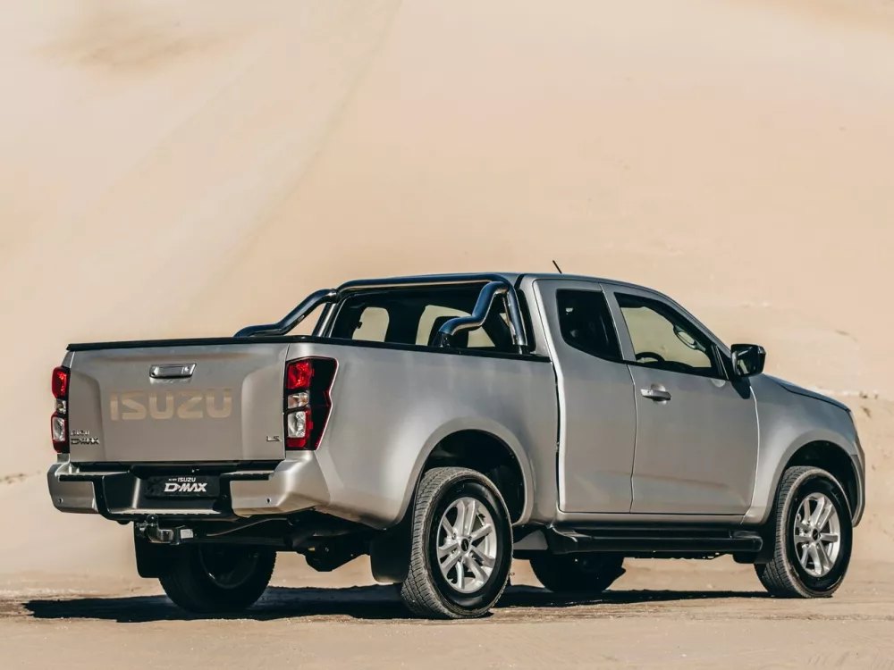 Автомобиль Isuzu D-Max III Пикап Полуторная кабина