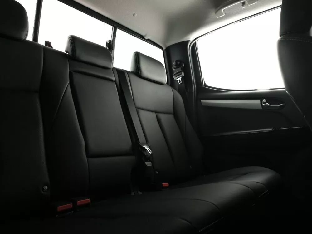Автомобиль Isuzu D-Max II Рестайлинг Пикап Двойная кабина