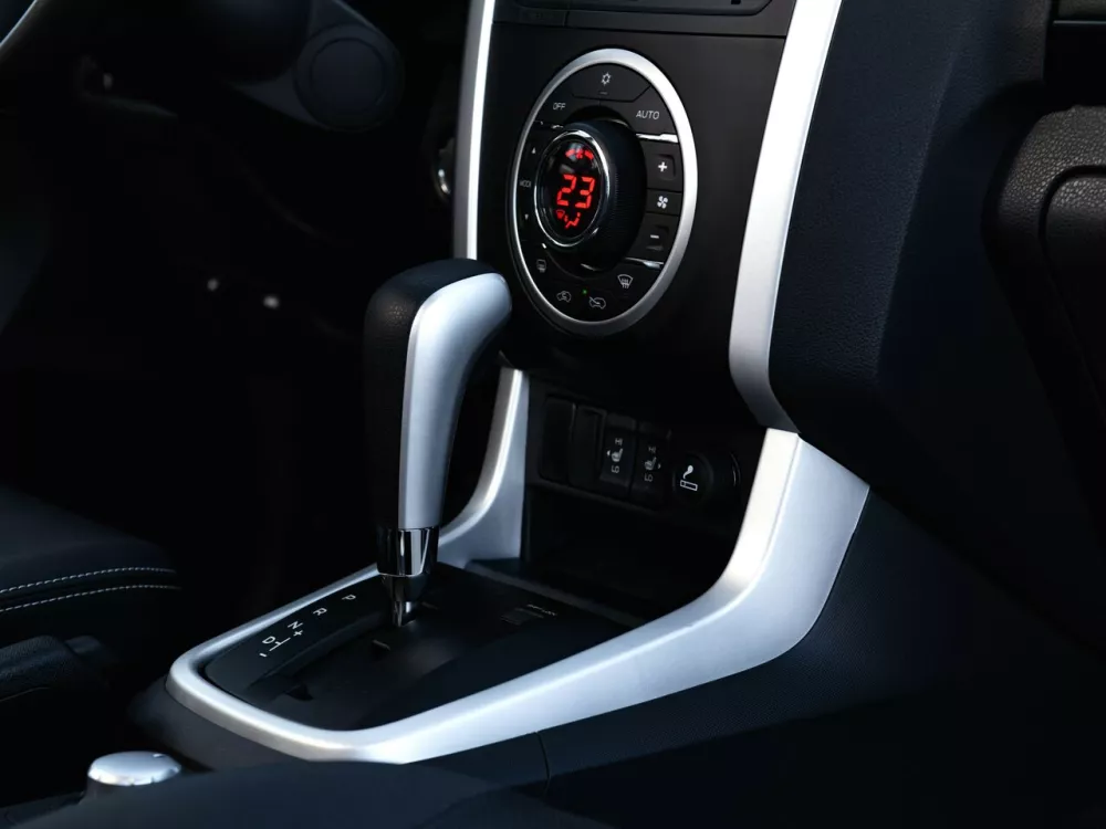 Автомобиль Isuzu D-Max II Рестайлинг Пикап Двойная кабина