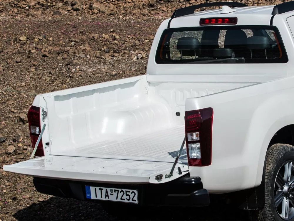 Автомобиль Isuzu D-Max II Рестайлинг Пикап Двойная кабина