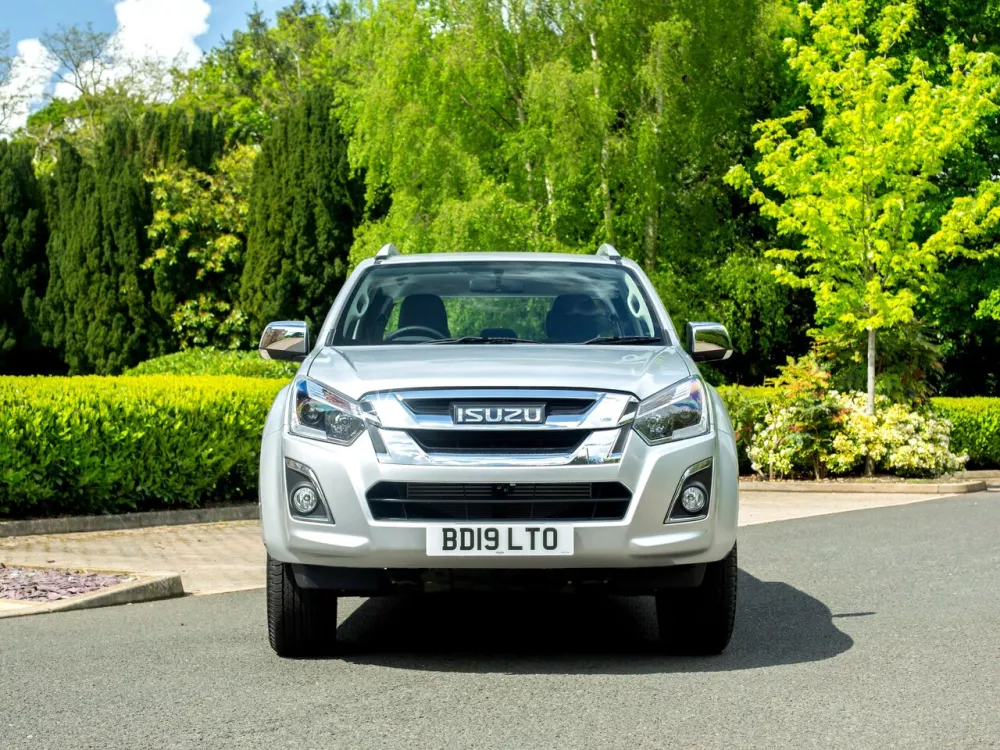 Автомобиль Isuzu D-Max II Рестайлинг Пикап Двойная кабина