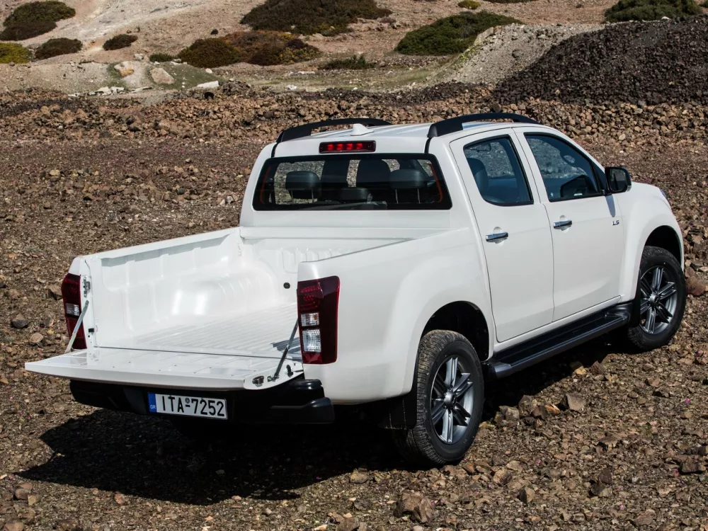 Автомобиль Isuzu D-Max II Рестайлинг Пикап Двойная кабина