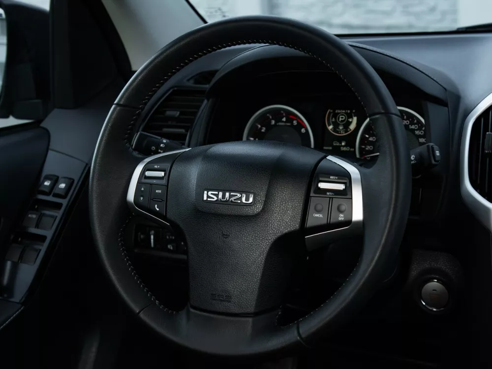 Автомобиль Isuzu D-Max II Рестайлинг Пикап Двойная кабина