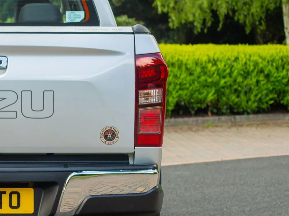 Автомобиль Isuzu D-Max II Рестайлинг Пикап Двойная кабина