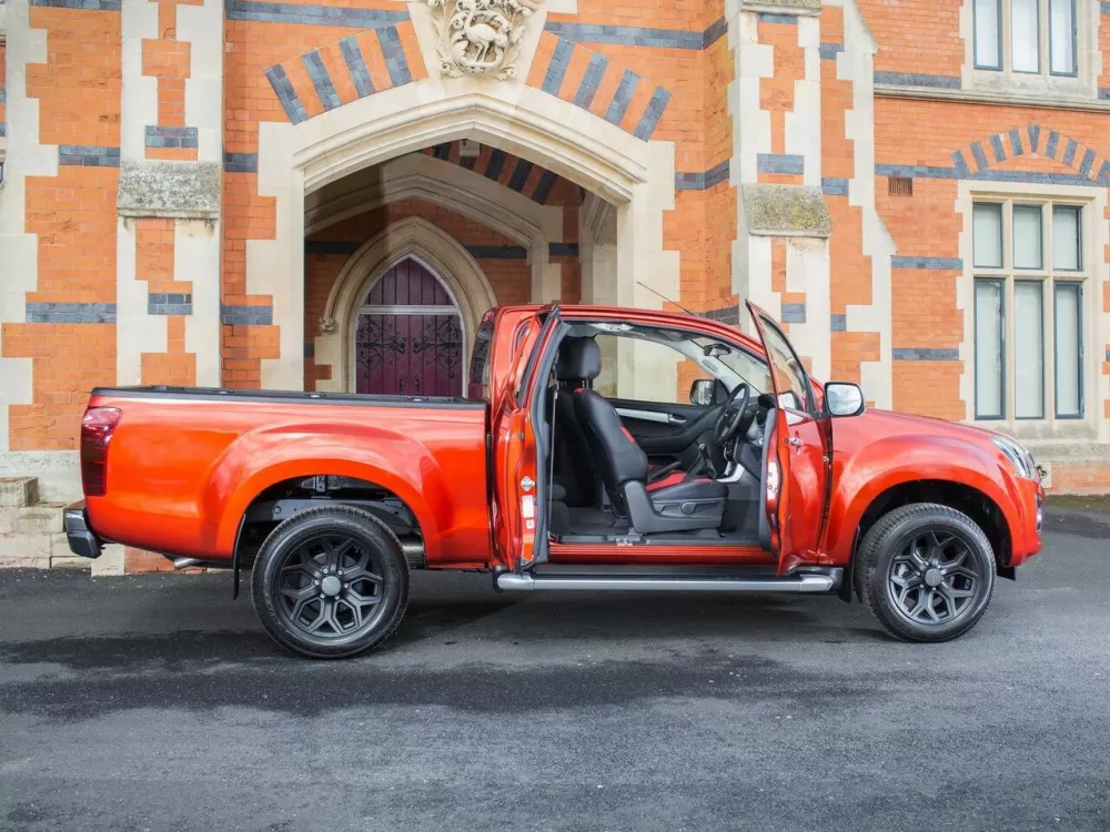 Автомобиль Isuzu D-Max II Рестайлинг Пикап Полуторная кабина