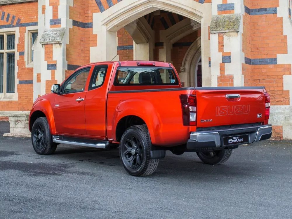 Автомобиль Isuzu D-Max II Рестайлинг Пикап Полуторная кабина